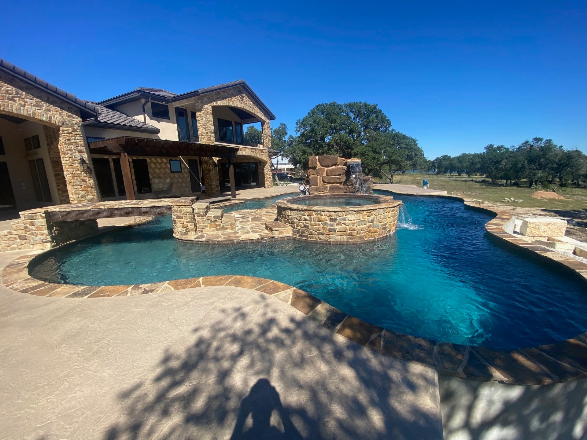 San Antonio, TX Custom Swimming Pool and spa with lazy river system from Riverflow Systems